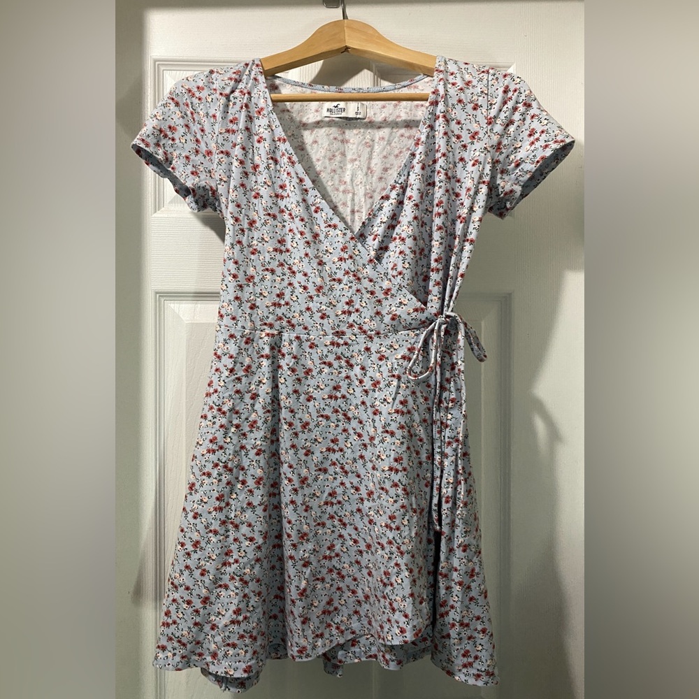 Hollister Floral Dress Light Blue With Wrap Adjustment Size Small